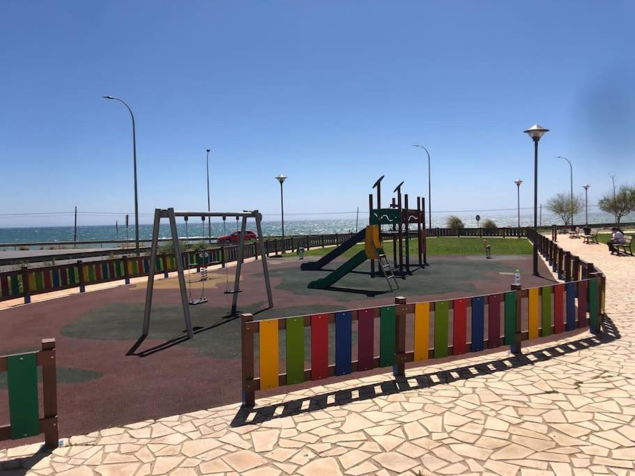Bajo Con Jardin En Primera Linea De Playa Malaga Bagian luar foto