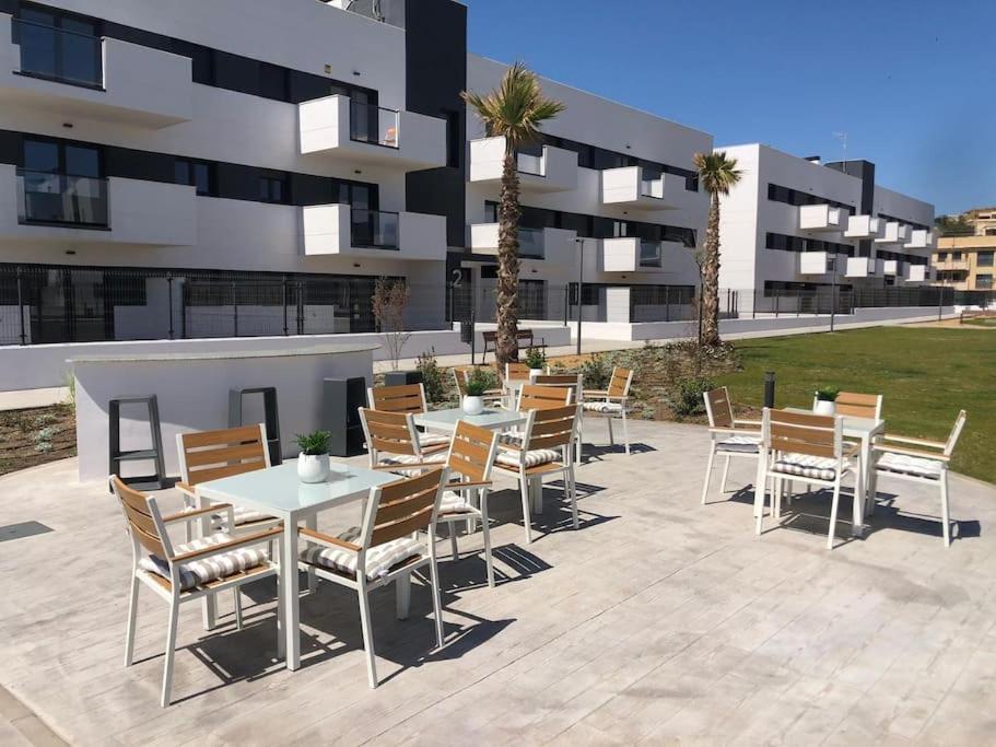 Bajo Con Jardin En Primera Linea De Playa Malaga Bagian luar foto