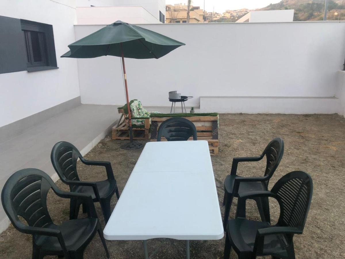Bajo Con Jardin En Primera Linea De Playa Malaga Bagian luar foto
