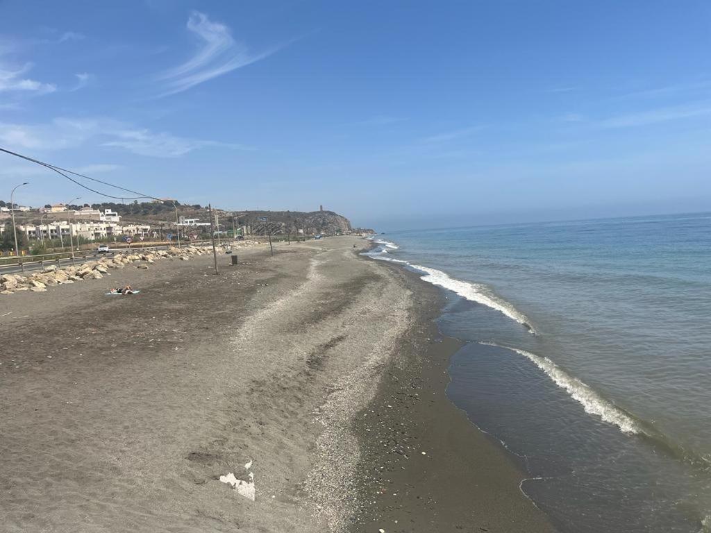Bajo Con Jardin En Primera Linea De Playa Malaga Bagian luar foto